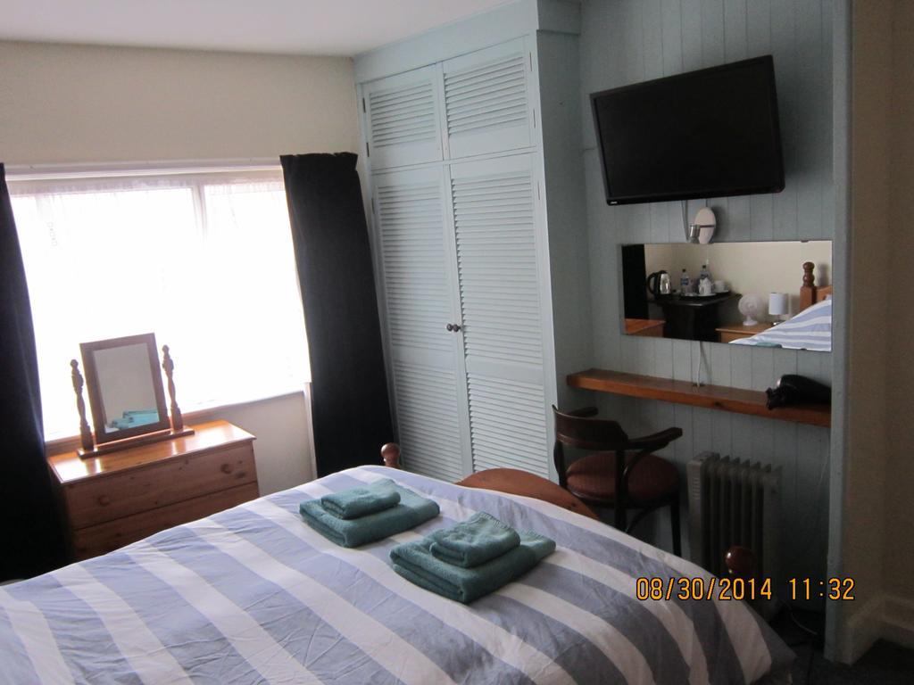 Queen Mary Inn Poole Room photo